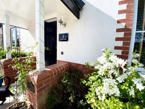 Welcome to No.5- click for photo gallery